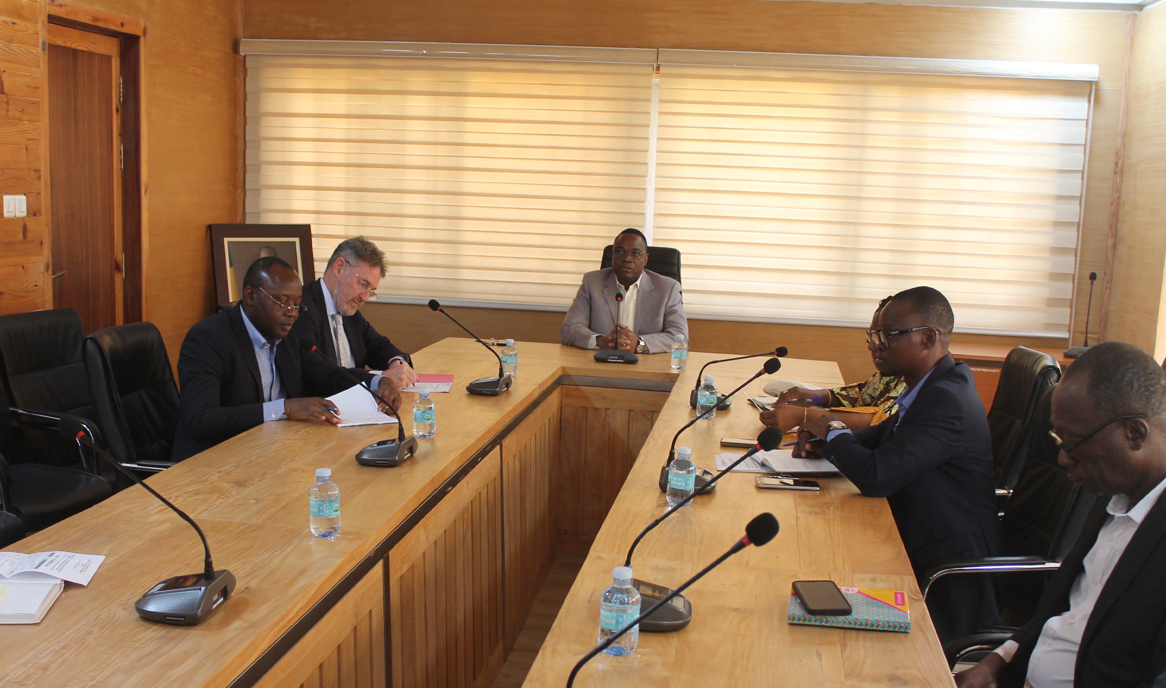 Coopération aérienne : le DG/ANAC accorde une audience à l’Ambassadeur du Royaume des Pays-Bas près le Bénin.